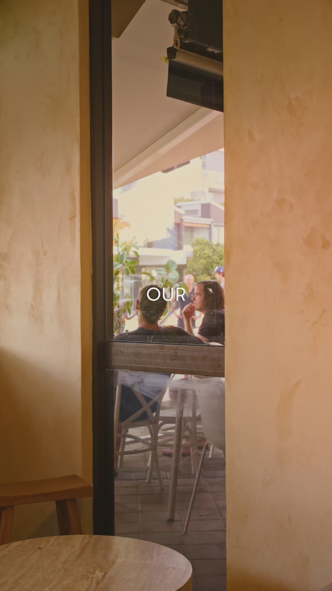 Video of Glass Wholefoods superfood blend powders being mixed into drinks at a café